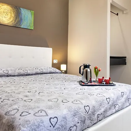 Domus Schiavuzzo Отель *